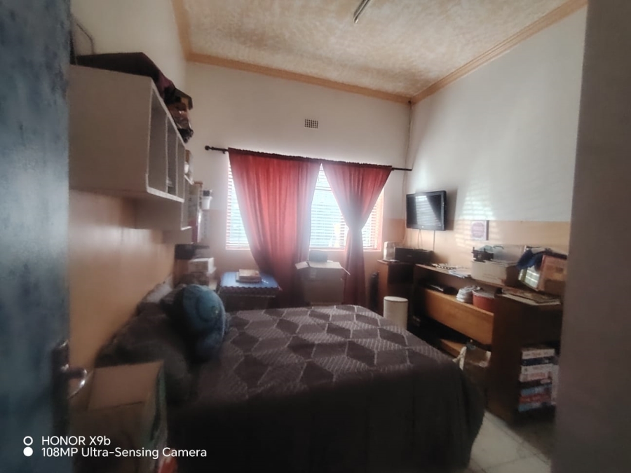 5 Bedroom Property for Sale in Wynberg Upper Western Cape